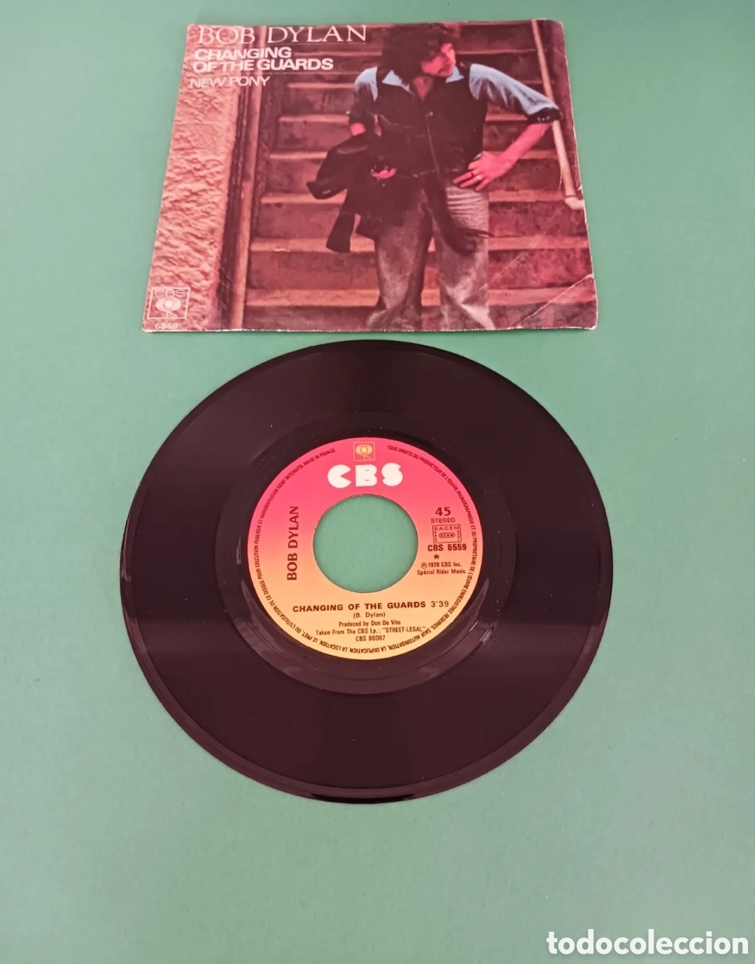 Discos de vinilo: BOB DYLAN, SINGLE. Changing of the guards. - Foto 2