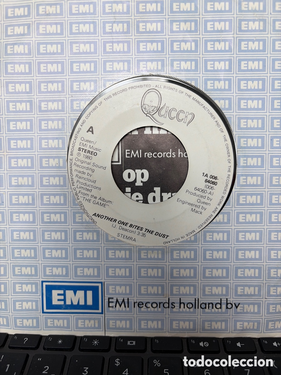 Discos de vinilo: QUEEN - ANOTHER ONE BITES THE DUST SINGLE SIN PORTADA HOLANDA