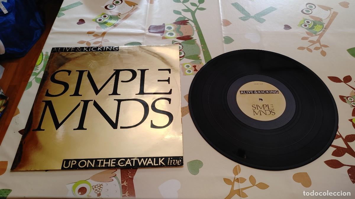 Discos de vinilo: SIMPLE MINDS-MAXI ALIVE 6 KICKING-FUNDA DORADA ESPEJADA