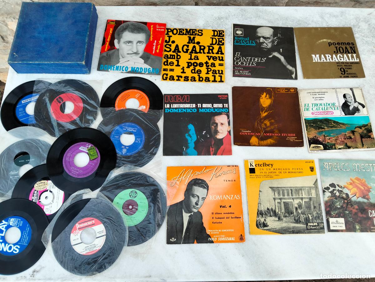 Discos de vinilo: Lote discos de vinilo vintage peque&ntilde;os m&uacute;sica variada con caja azul EPs singles canciones