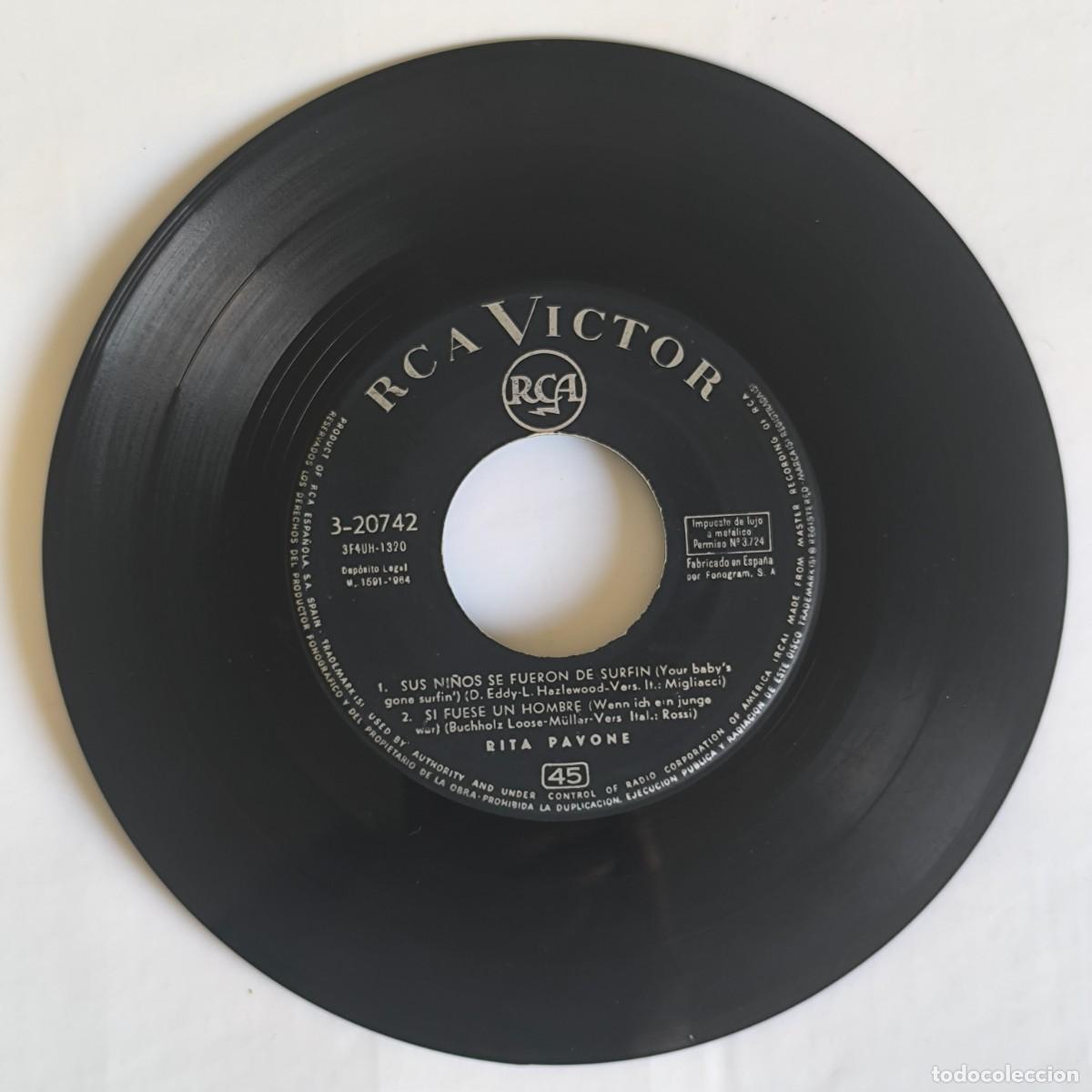 Discos de vinilo: Vinilo Rita Pavone &ndash; Si Yo Tuviera un Martillo / Sus Ni&ntilde;os Se Fueron de Surf&iacute;n &ndash; Vinilo Single RCA V