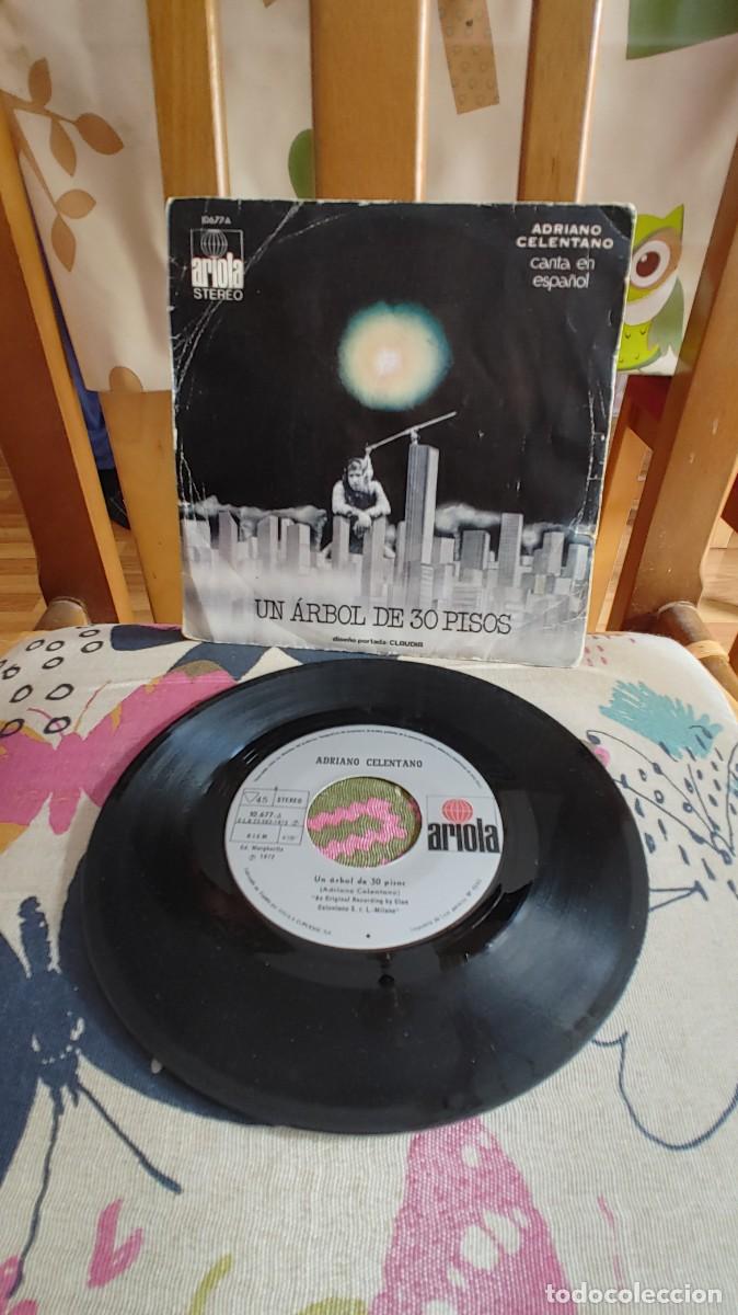 Discos de vinil: ADRIANO CELENTANO-SINGLE UN ARBOL DE 30 PISOS-EN ESPA&Ntilde;OL-PORT. REGULAR