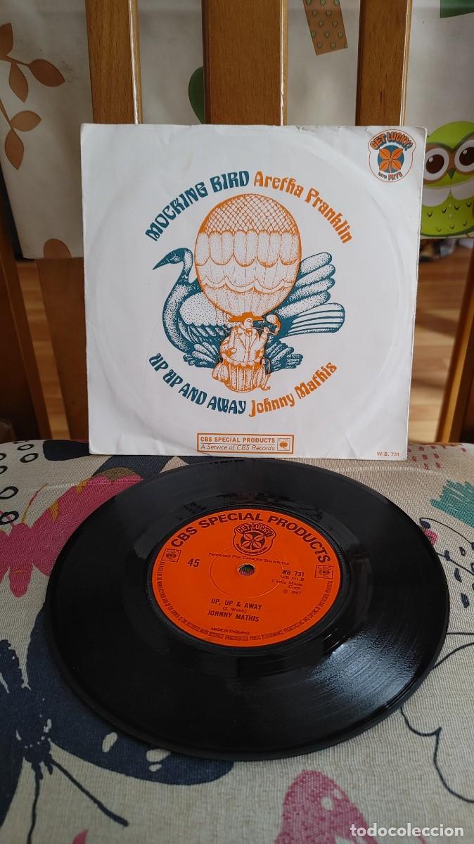 Disques de vinyle: ARETHA FRANKLIN + JOHNNY MATHIS-SINGLE MOCKING BIRD