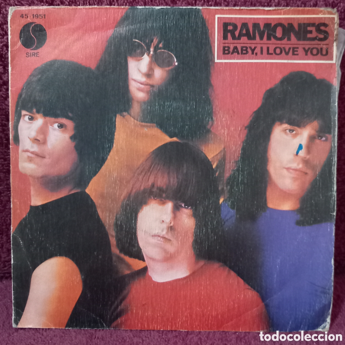 Discos de vinilo: SINGLE RAMONES/BABY I LOVECYOU+ROCK&rdquo;N&rdquo;ROLL HIGH SCHOOL(1980 SPAIN/SIRE)MUY POCAS SE&Ntilde;ALES