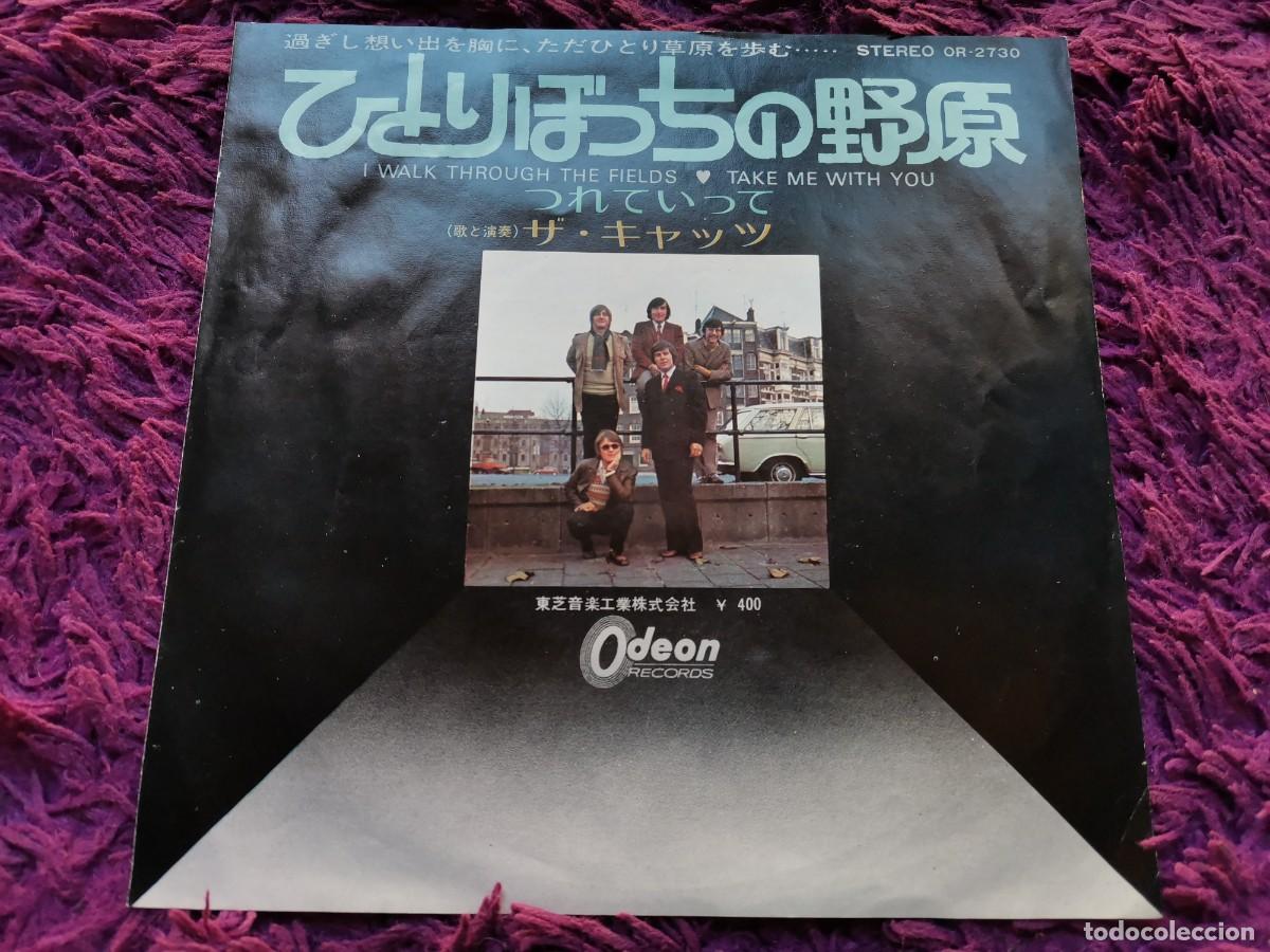 Discos de vinilo: The Cats &ndash; I Walk Through The Fields Vinilo 7&rdquo; Single 1971 Japan OR-2730