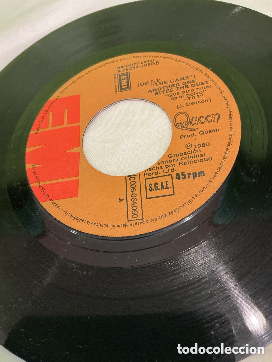 Discos de vinilo: Queen &ndash; Another One Bites the Dust &ndash; Single 1980 - Foto 3