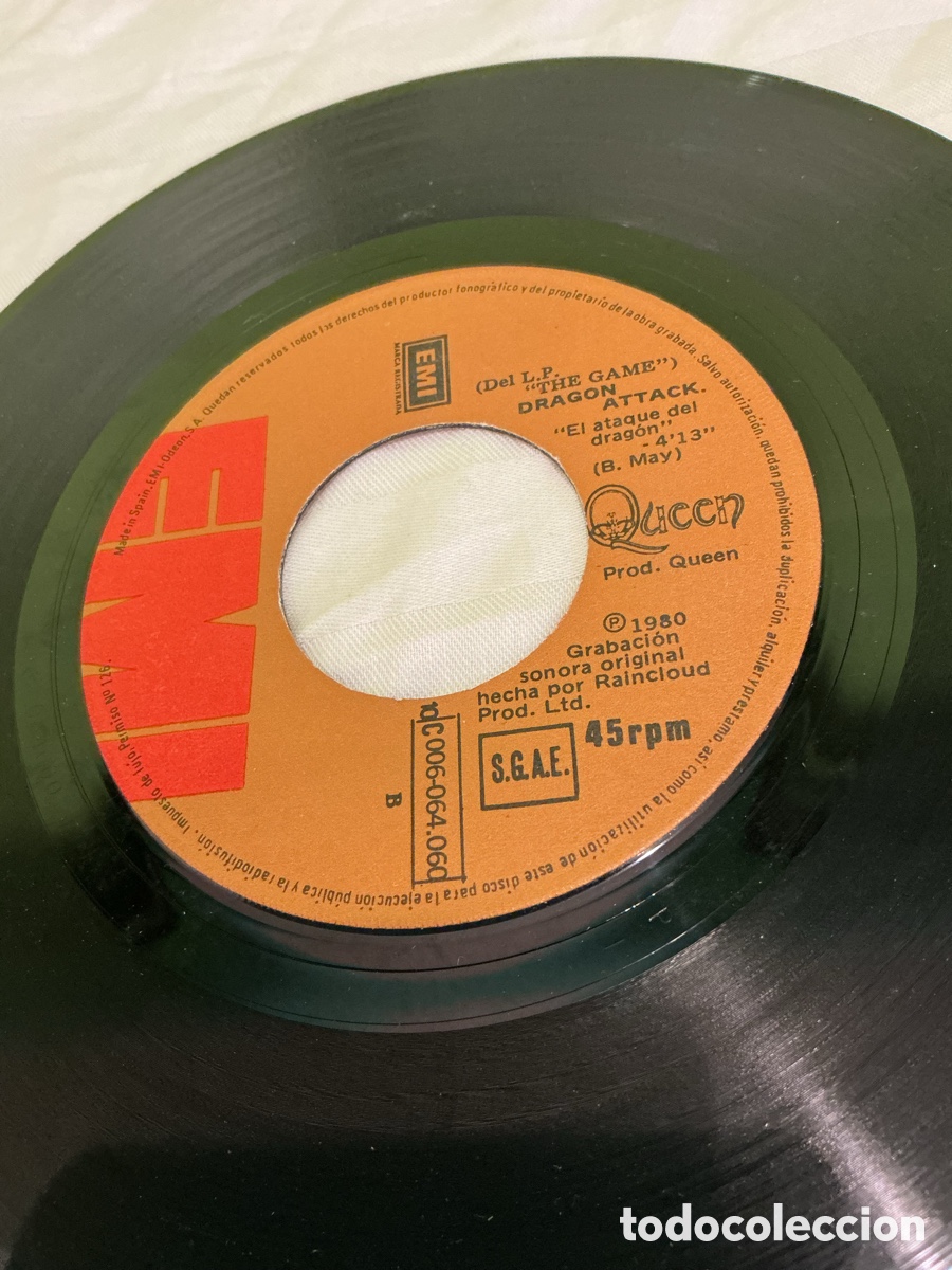 Discos de vinilo: Queen &ndash; Another One Bites the Dust &ndash; Single 1980 - Foto 4