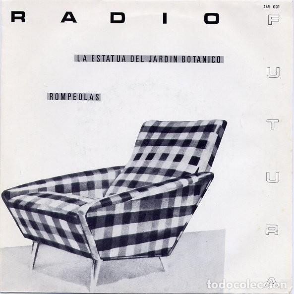 Discos de vinilo: RADIO FUTURA -LOTE- 2 singles = La Estatua Del Jard&iacute;n Bot&aacute;nico / Rompeolas + Dance Ud. / tus pasos