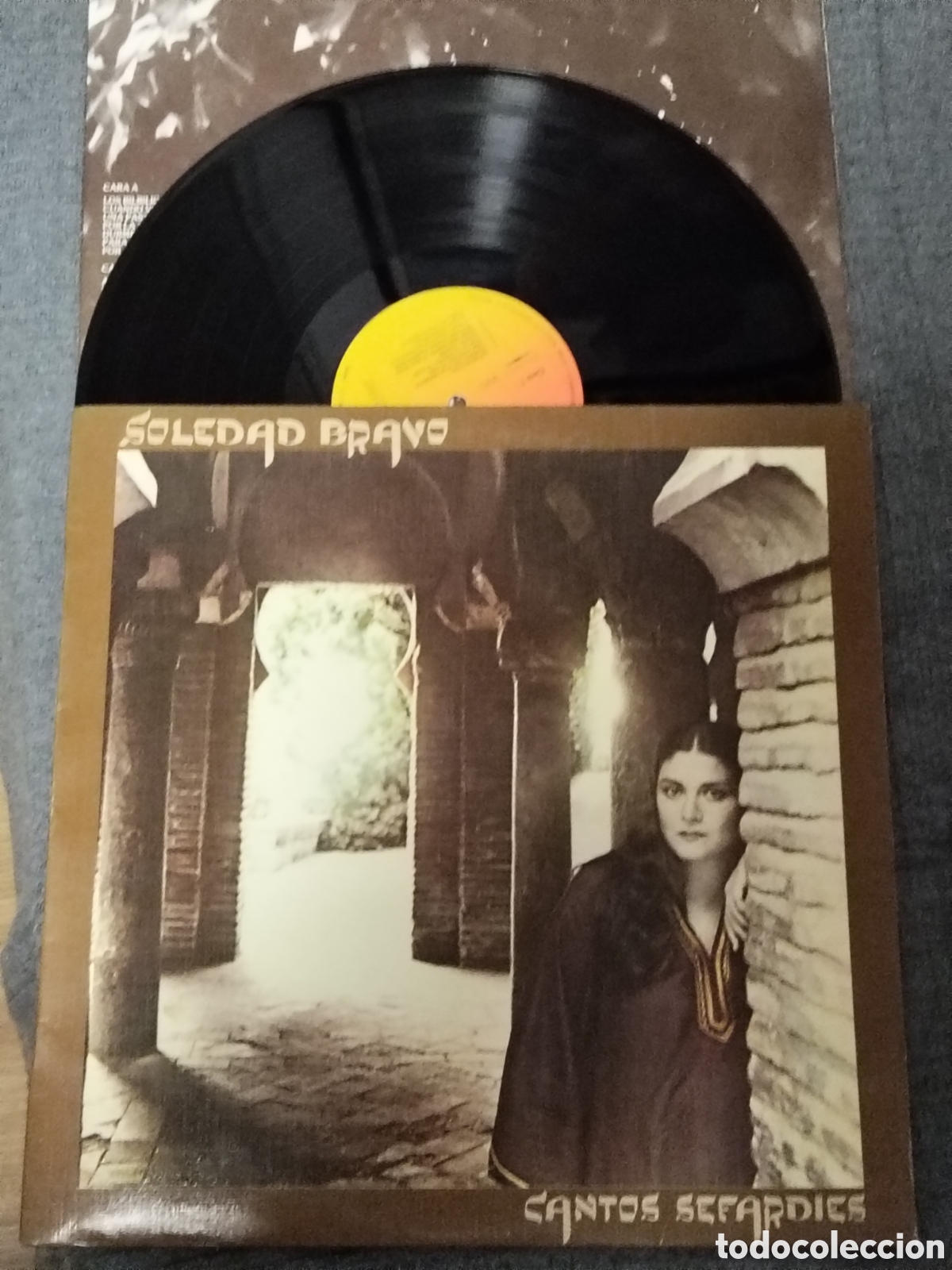 Discos de vinil: Cantos Sefard&iacute;es&raquo; (1980) de la cantante venezolana de origen espa&ntilde;ol Soledad Bravo