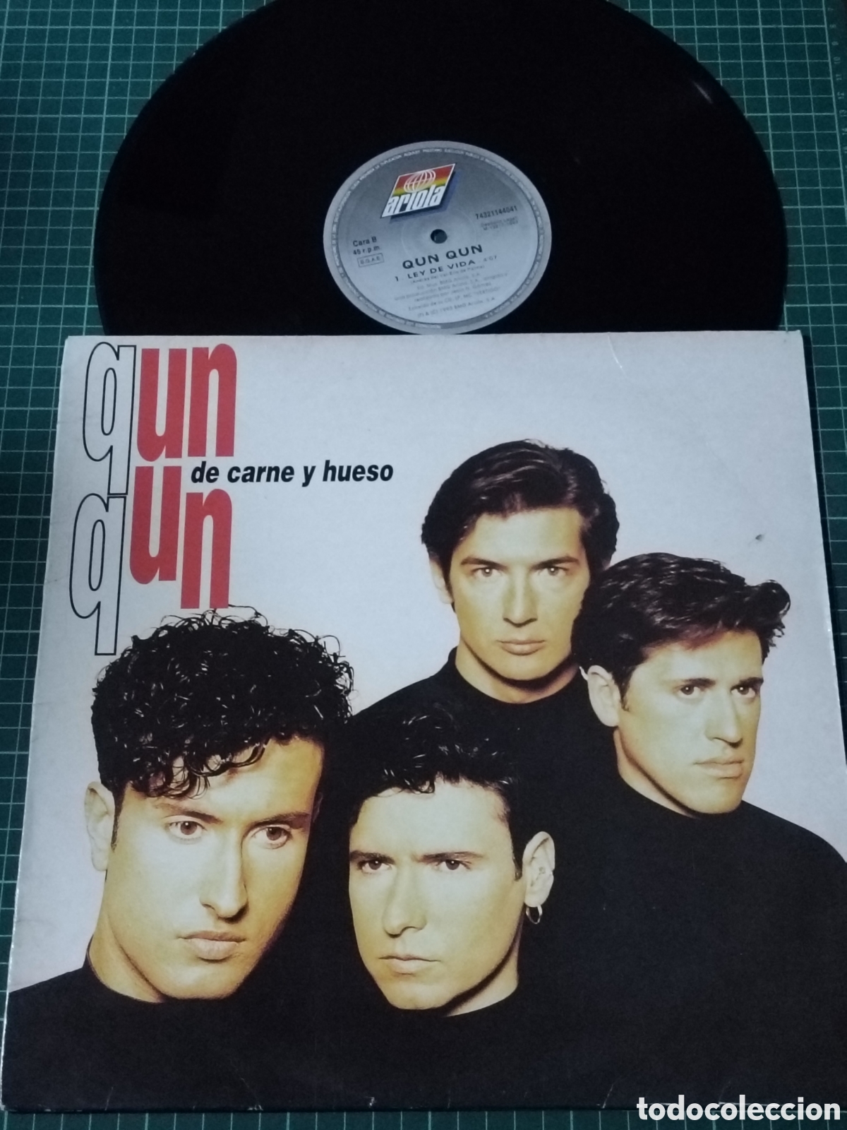 Disques de vinyle: De carne y hueso&rdquo; del grupo espa&ntilde;ol Qun Qun