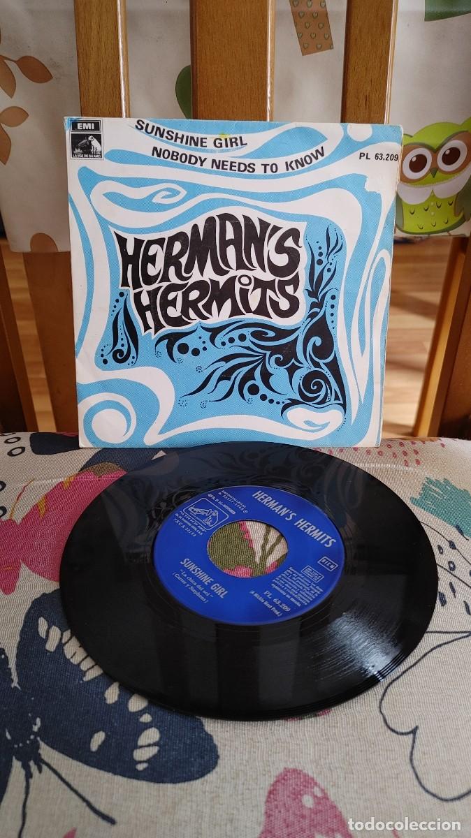 Discos de vinilo: HERMAN`S HERMITS-SINGLE SUNSHINE GIRL
