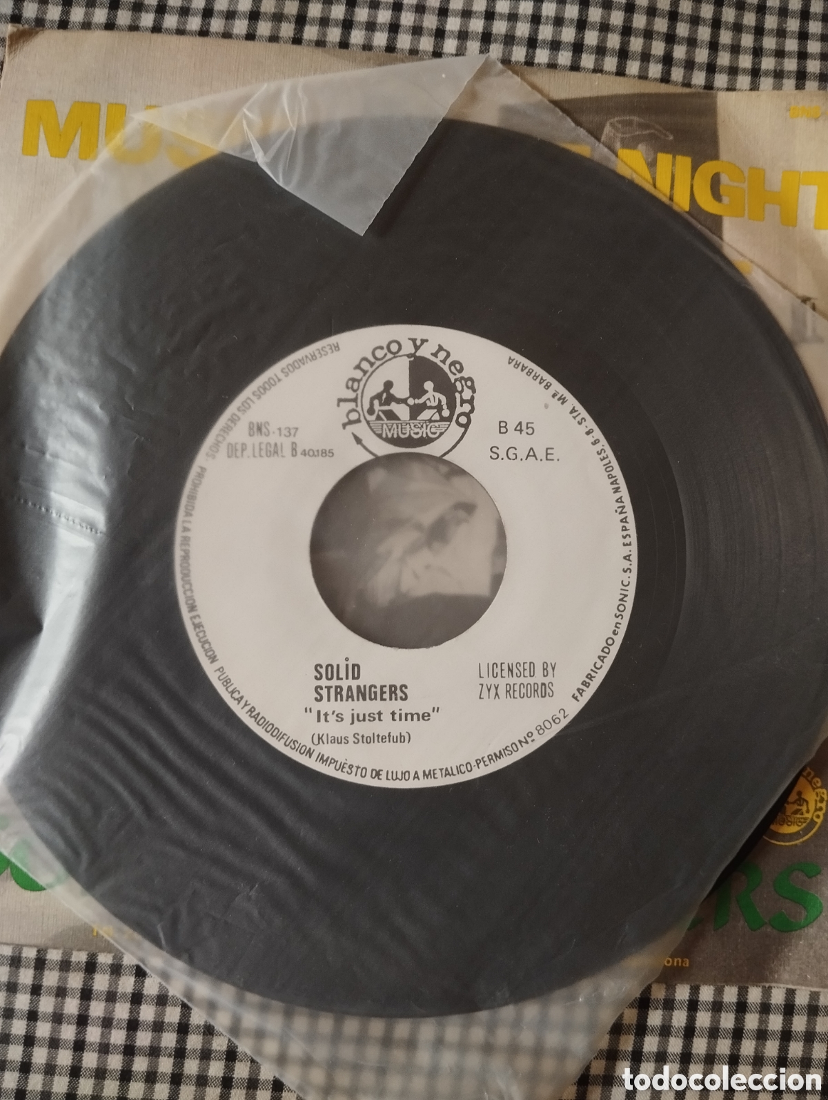 Discos de vinilo: Solid Strangers - Music in the night - single - Foto 4