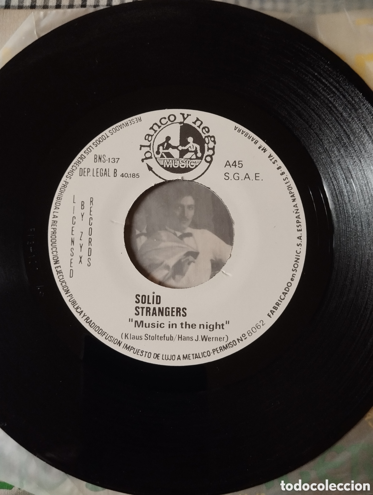 Discos de vinilo: Solid Strangers - Music in the night - single - Foto 6