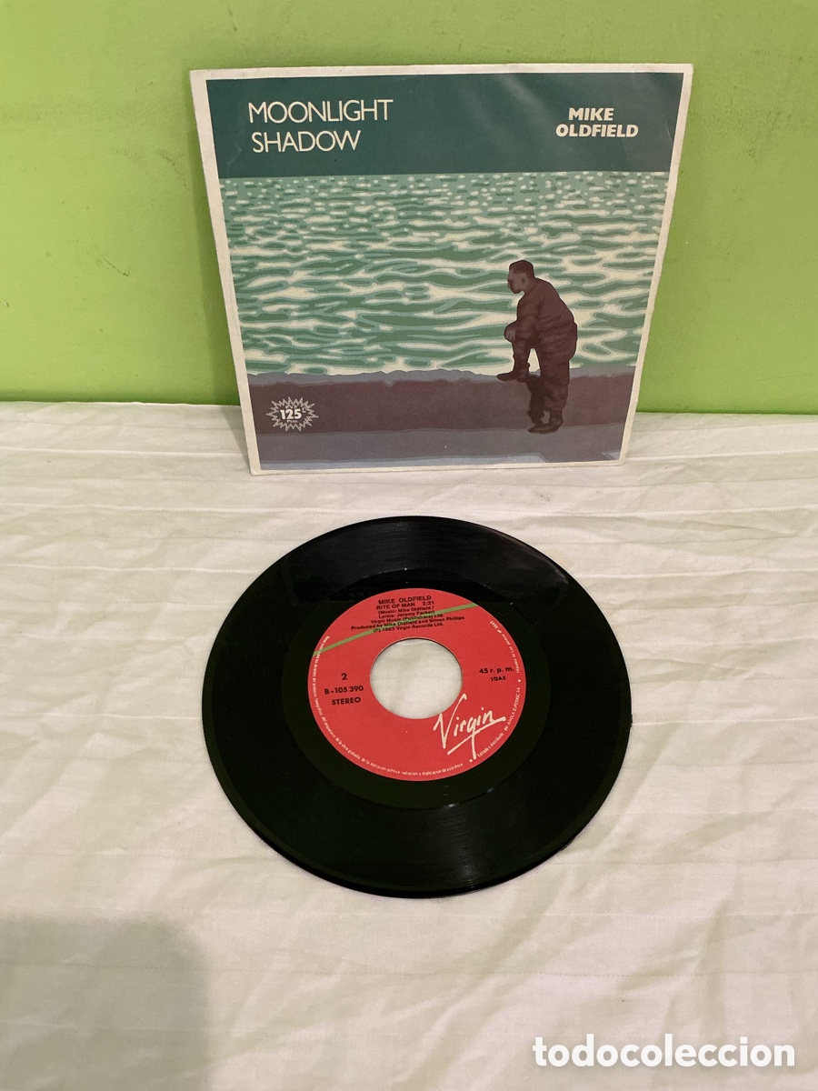 Discos de vinilo: MIKE OLDFIELD &ndash; MOONLIGHT SHADOW &ndash; SINGLE VINILO 1983 - Foto 2