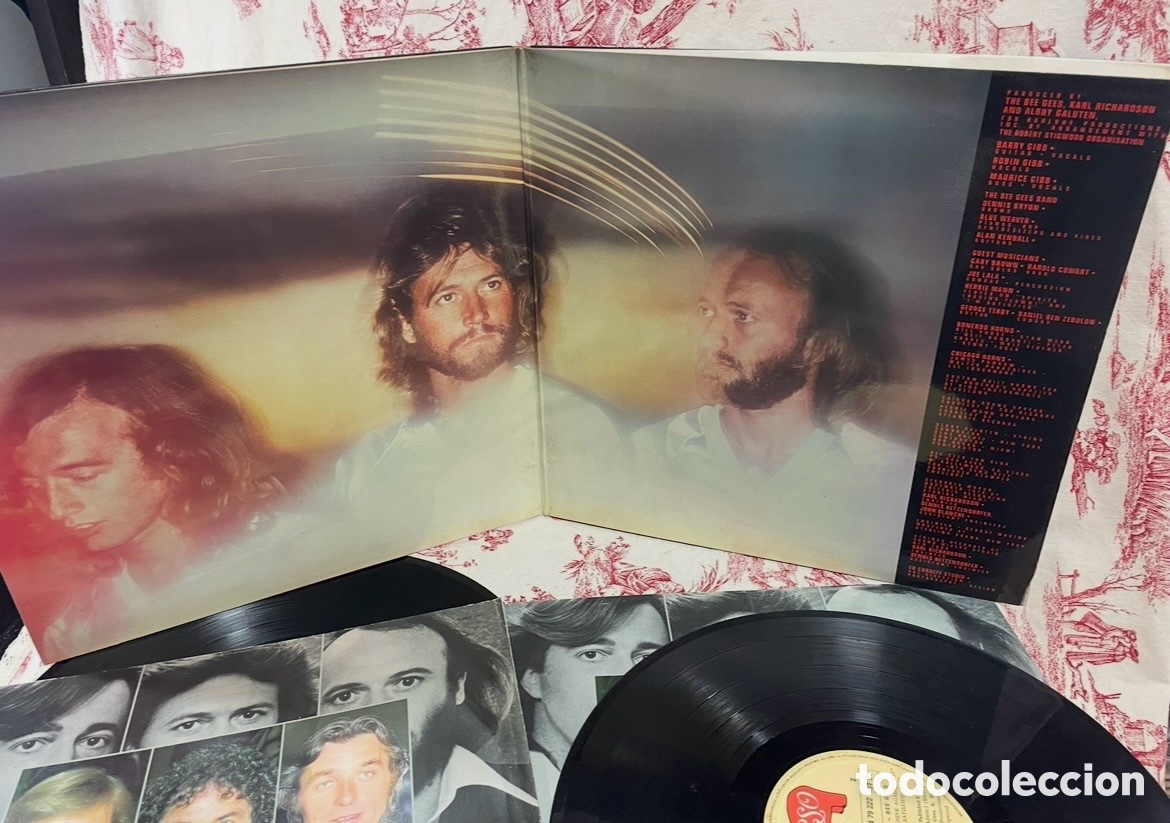 Discos de vinilo: BEE GEES - SPIRITS HAVING FLOWN - PORTADA DOBLE - Foto 3