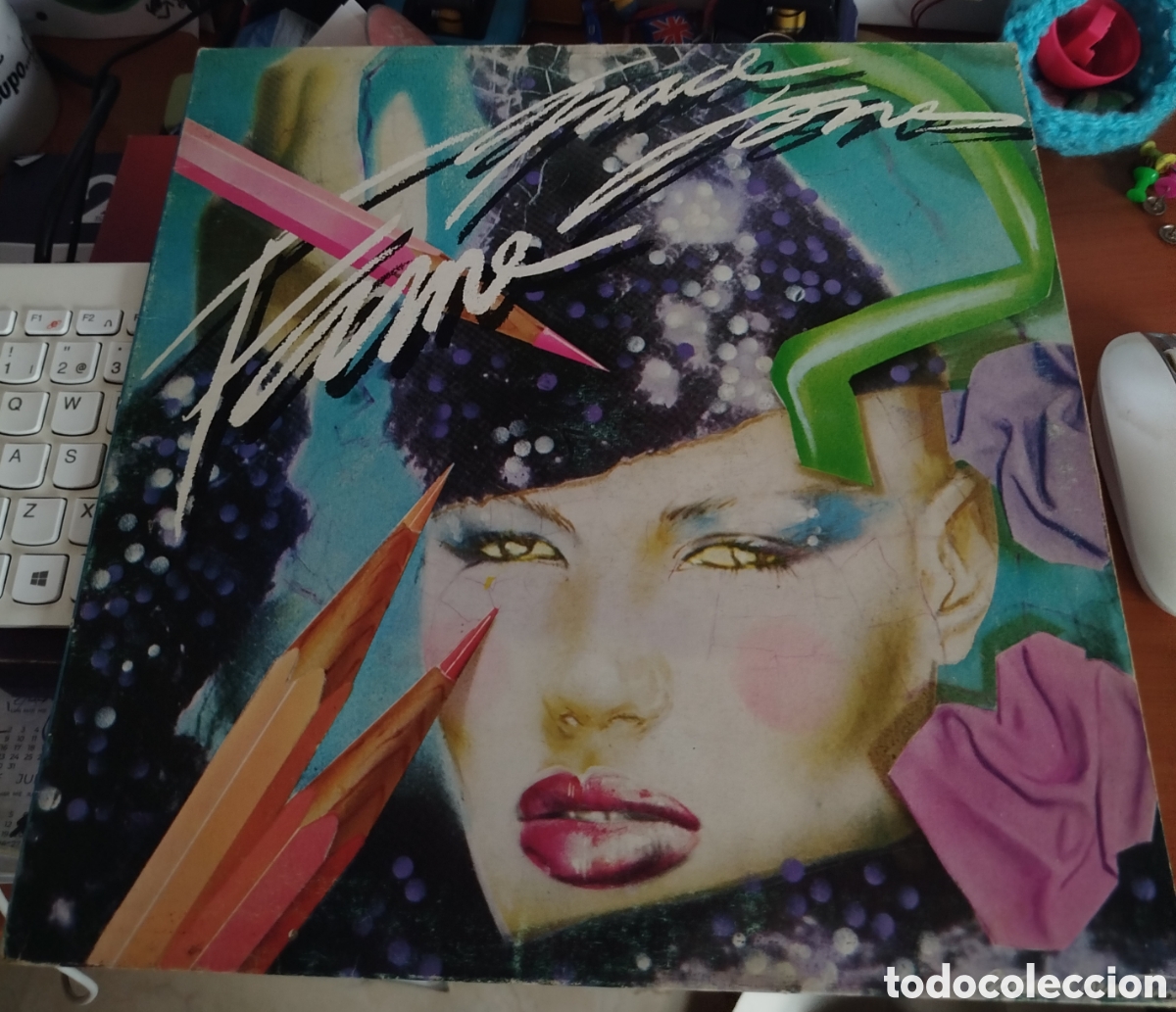 Discos de vinilo: Grace Jones - Fame. Portada abierta