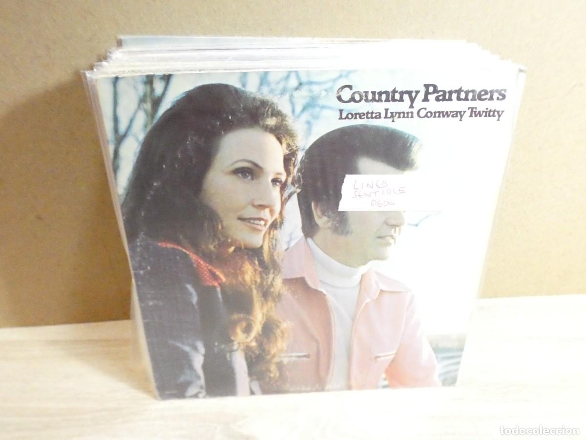 Discos de vinilo: ARKANSAS1980 PACC782 VINILO DESTROZADISIMOA TU REISGO LORETTA LYNN & CONWAY TWITTY LINEA SENTIBLE