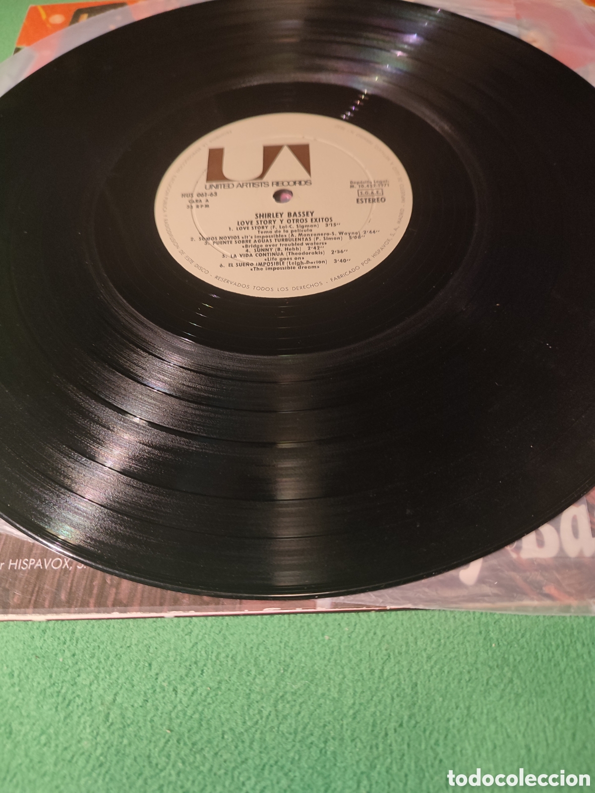 Discos de vinilo: Shirley Bassey - Love story y otros &eacute;xitos - Foto 3