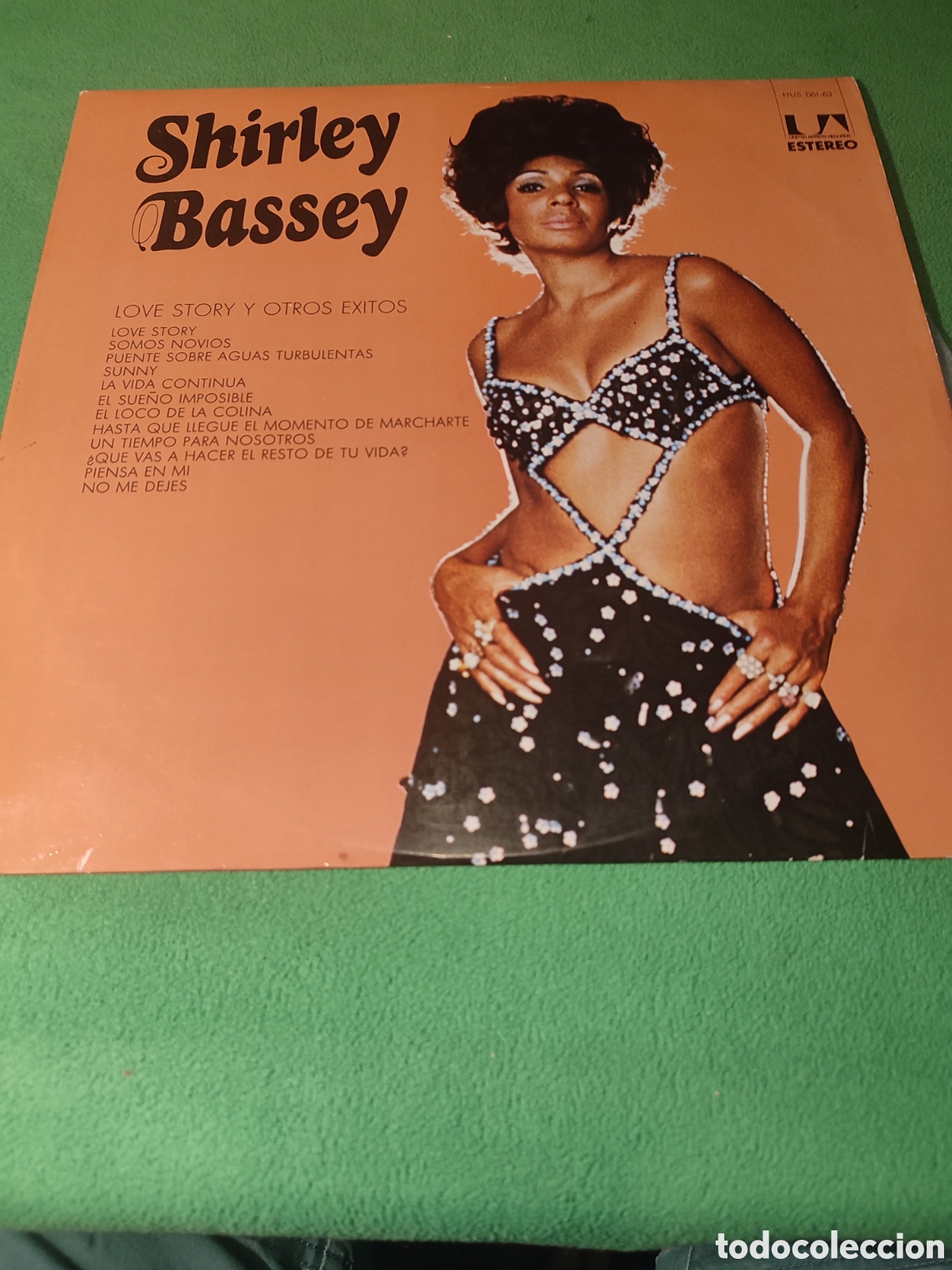 Discos de vinilo: Shirley Bassey - Love story y otros &eacute;xitos