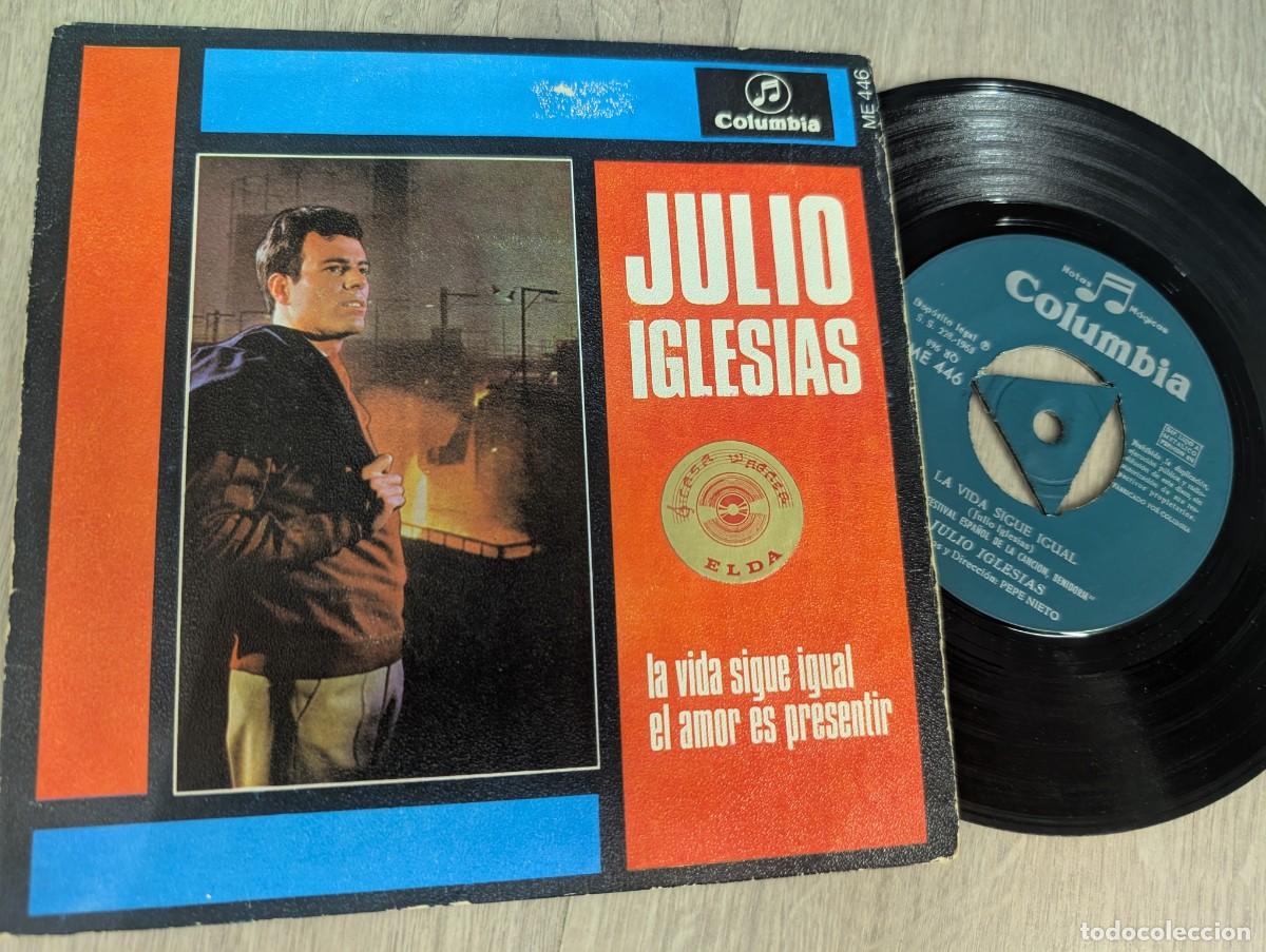Discos de vinilo: JULIO IGLESIAS - LA VIDA SIGUE IGUAL + EL AMOR ES PRESENTIR ..SINGLE DE 1968 - COLUMBIA - ORIGINAL