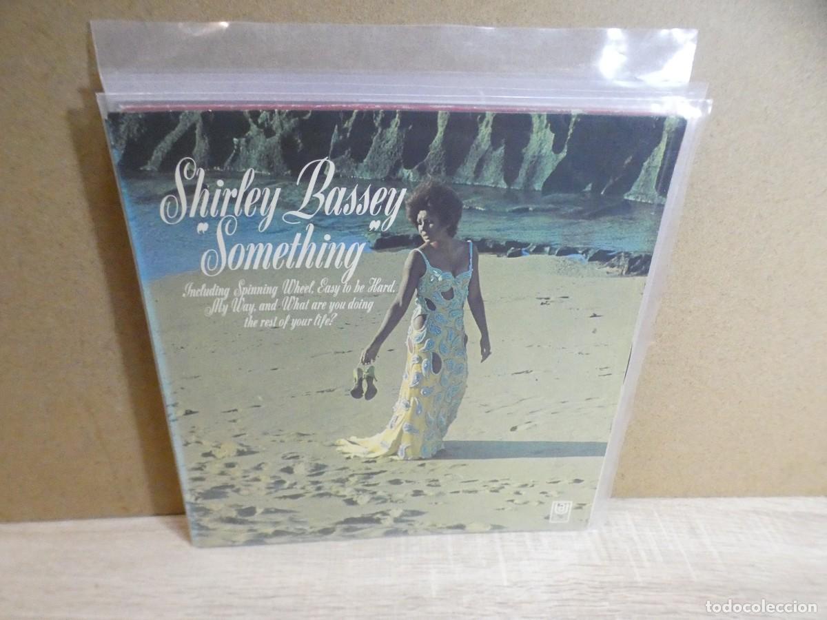 Discos de vinilo: ARKANSAS1980 PACC810 VINILO LEVE USO CORRECTO SHIRLEY BASSEY