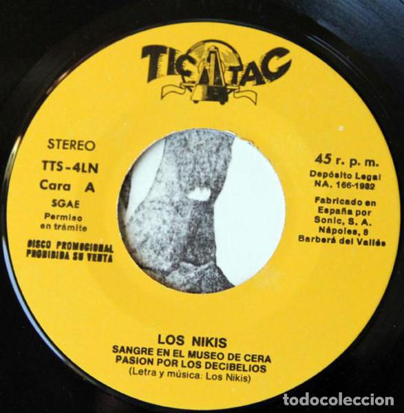 Discos de vinilo: LOS NIKIS - SANGRE EN EL MUSEO DE CERA - SINGLE - Foto 3