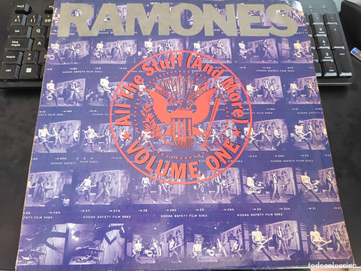 Discos de vinilo: Ramones &ndash; All The Stuff (And More) - Vol. I. 2 LP. VG / VG+. 11 FOTOS. 2 INSERTOS