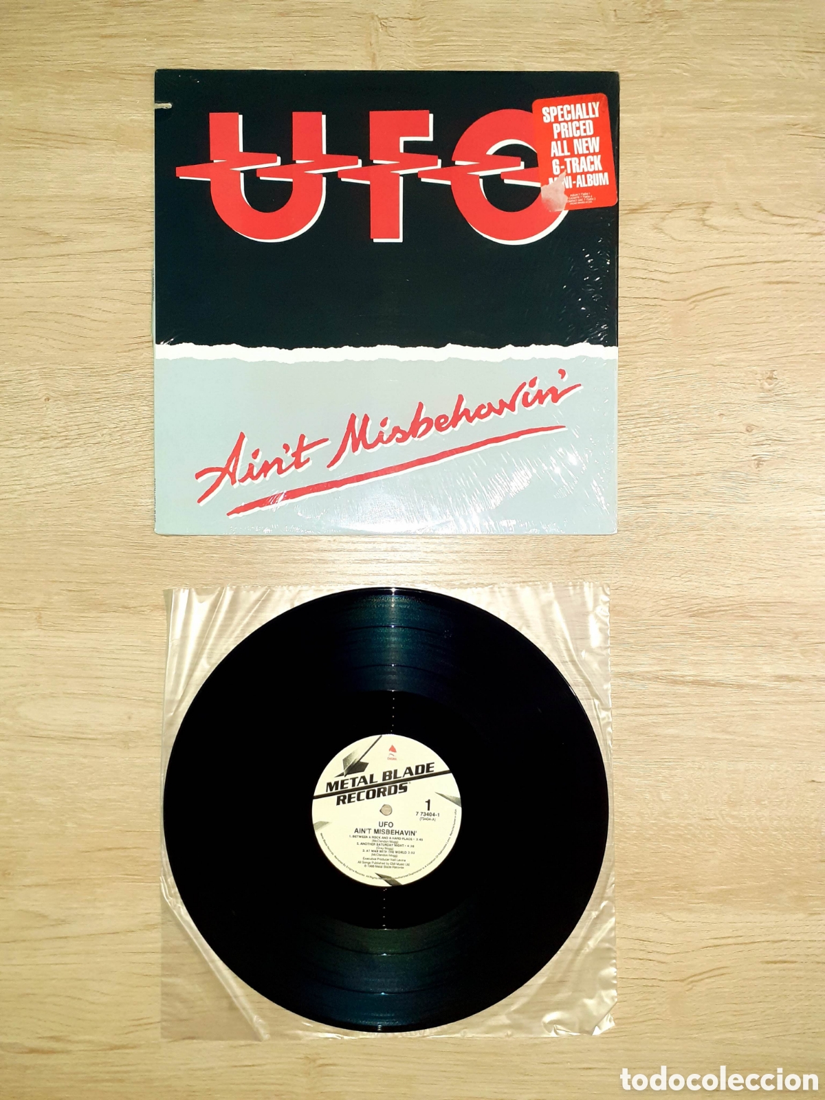 Discos de vinilo: Disco vinilo LP de UFO: AIN'T MISBEHAVIN', 1988.