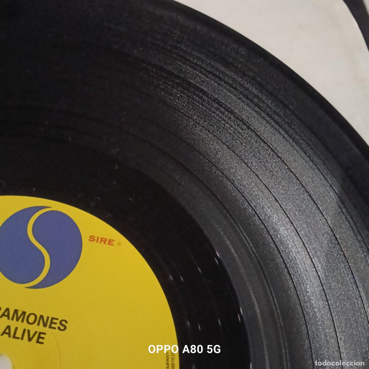 Discos de vinilo: RAMONES - ITS ALIVE REF. SIR 66 087 - LA CARATULA PRESENTA DOS DEFECTOS - Foto 6