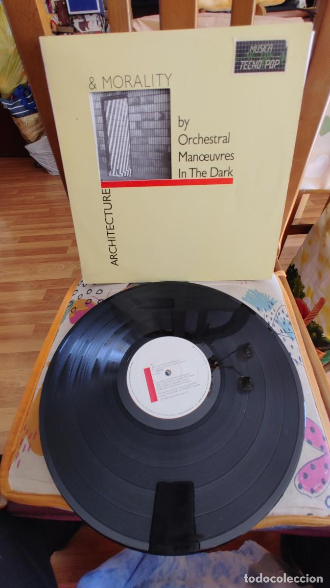 Discos de vinilo: ORCHESTRAL MANOEUVRES IN THE DARK-LP ARCHITECTURE & MORALITY
