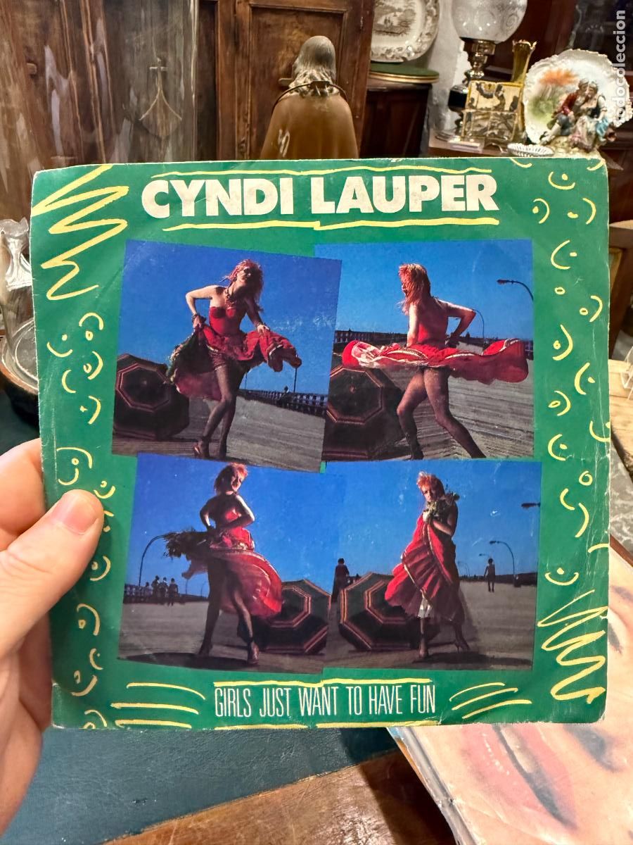 Discos de vinilo: SINGLE CYNDI LAUPER - GIRLS JUST WANT TO HAVE FUN