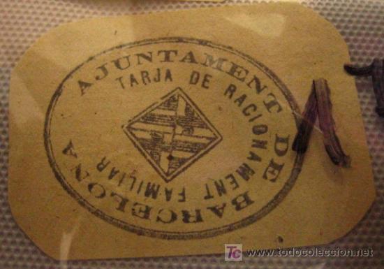 Old Documents: Etiqueta de 6.5x3.5 con sello estampado, Ajuntament de Barcelona, Tarja de racionament familiar