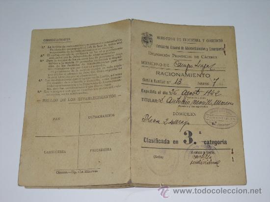 Documentos antiguos: CARTILLA DE RACIONAMIENTO 1942 . MUNICIPIO CAMPO LUGAR ( C&Aacute;CERES ) . 11X17 . ALGUNAS HOJAS CON CUP&Oacute;N