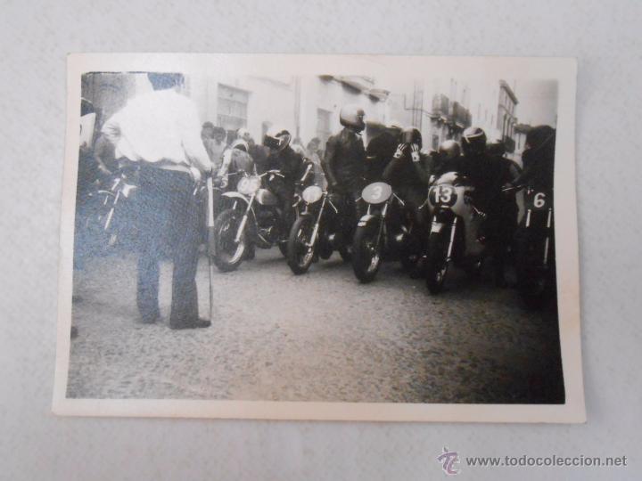 Documentos antigos: FOTO CONCENTRACION DE MOTEROS. CARRERA DE MOTOS. TDKP5