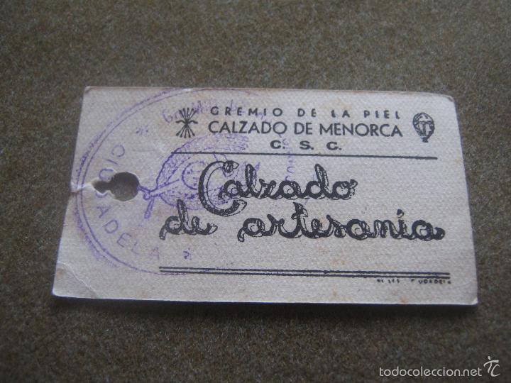 Documentos antiguos: ETIQUETA DE TIENDA CON EL SELLO DE FALANGE DEL GREMIO D LA PIEL DE CALZADO MENORCA - SELLO CIUDADELA