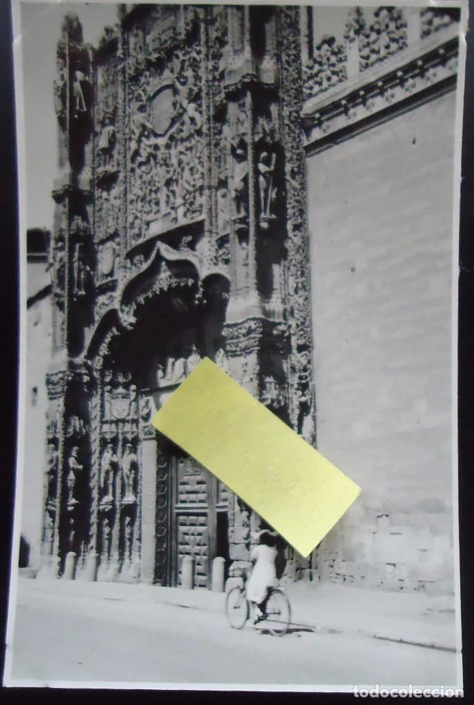 Documentos antiguos: fotografia portico san gregorio valladolid castilla leon reyes catolicos mujer en bicicleta
