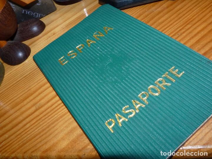Documentos antiguos: RARO PASAPORTE ESPA&Ntilde;A COMPLETO A&Ntilde;O 1961 EPOCA FRANCO COLECCION SELLADO SANTANDER