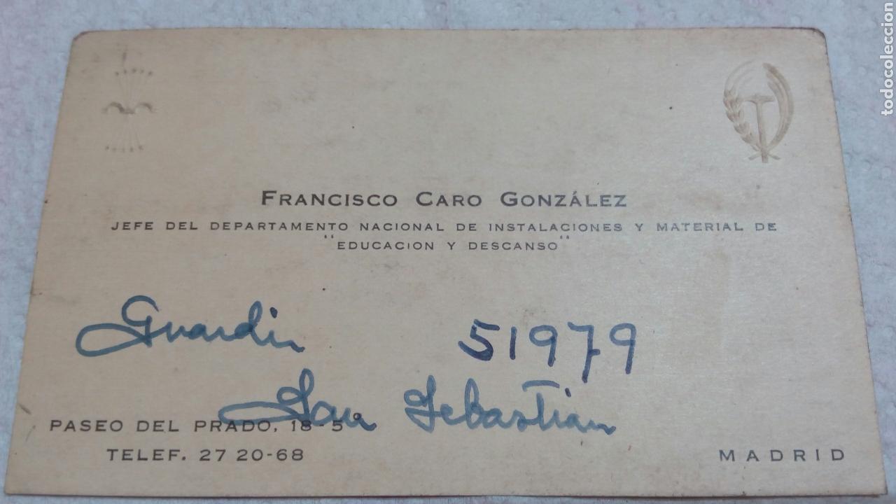 Documentos antiguos: Tarjeta presentaci&oacute;n visita jefe Educaci&oacute;n y descanso con emblema de la Falange y Sindicato Vertical