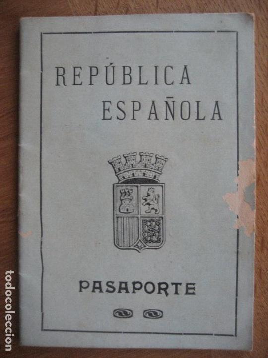 Documentos antiguos: Pasaporte Rep&uacute;blica Espa&ntilde;ola. - Foto 1