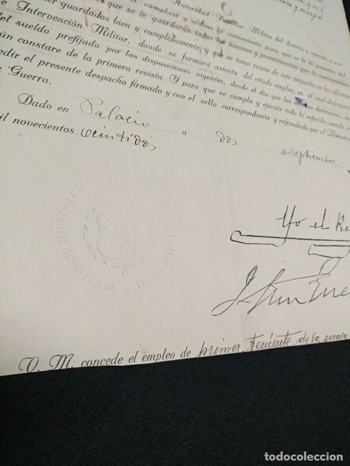 Documentos antiguos: EL REY - CONCESION DE EMPLEO DE PRIMER TENIENTE - 1922 - Foto 4