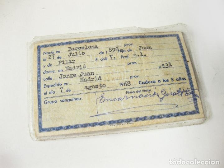 Documentos antiguos: CARNET DE IDENTIDAD DE 1968 EMITIDO EN BARCELONA - Foto 2