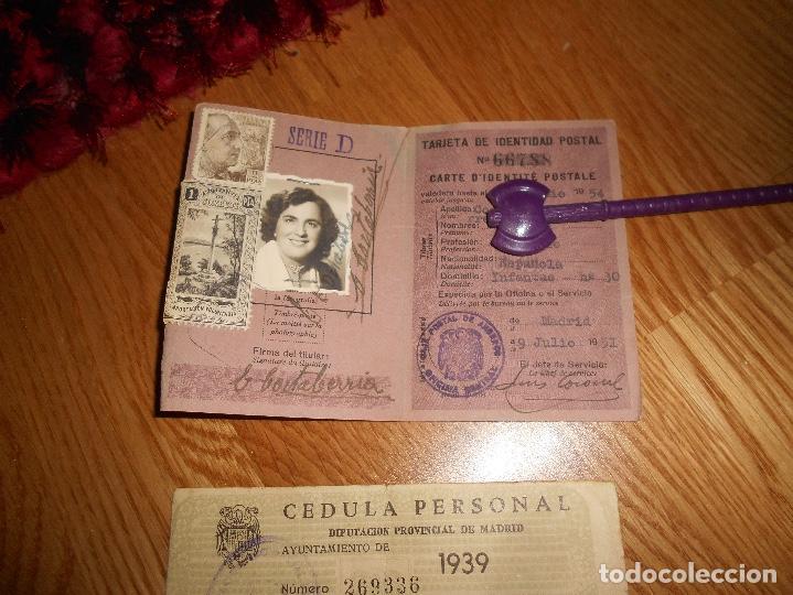 Documentos antiguos: TARGETA DE IDENTIDAD POSTAL CORREOS DE ESPA&Ntilde;A 1951Y CEDULA PERSONAL CON SELLOS A&Ntilde;OS 30
