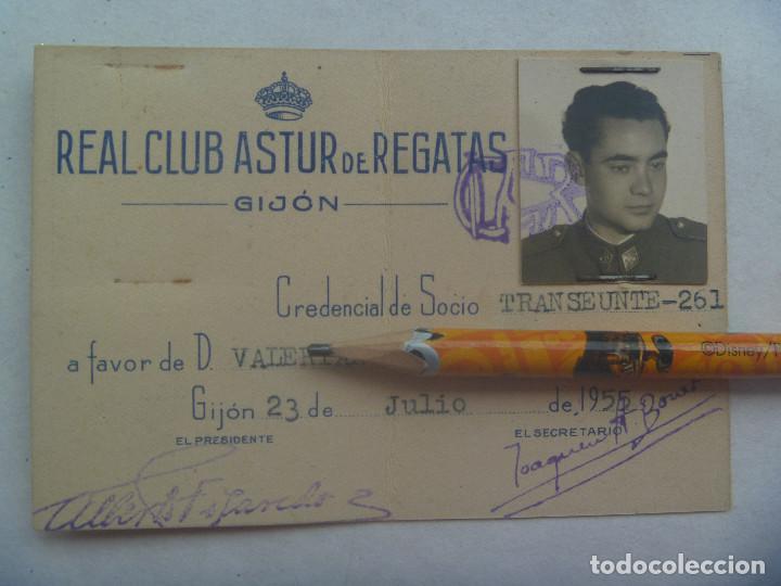 Documentos antiguos: REAL CLUB ASTUR DE REGATAS : CARNET DE SOCIO DE UN MILITAR DE INFANTERIA. GIJON, 1955