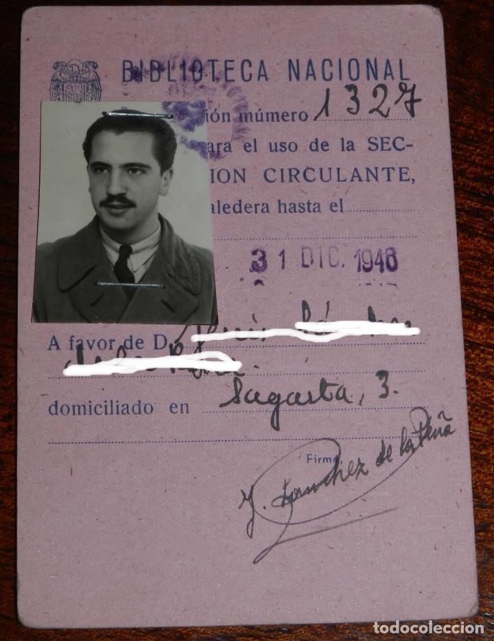 Documenti antichi: CARNET DE LECTOR DE LA BIBLIOTECA NACIONAL . CON FOTO. MADIRD, 1946.