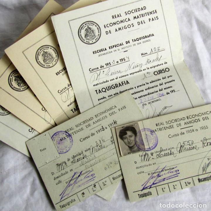 Documentos antiguos: 2 carnets + 4 documentos Real Sociedad Econ&oacute;mica Matritense de Amigos del Pa&iacute;s 1953-54 mecanograf&iacute;a