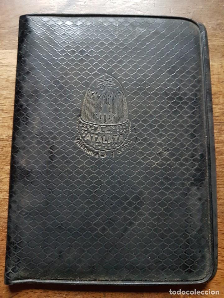 Documentos antiguos: Raro carnet agrupacion excursionista Atalaya a&ntilde;os 50 con vi&ntilde;etas