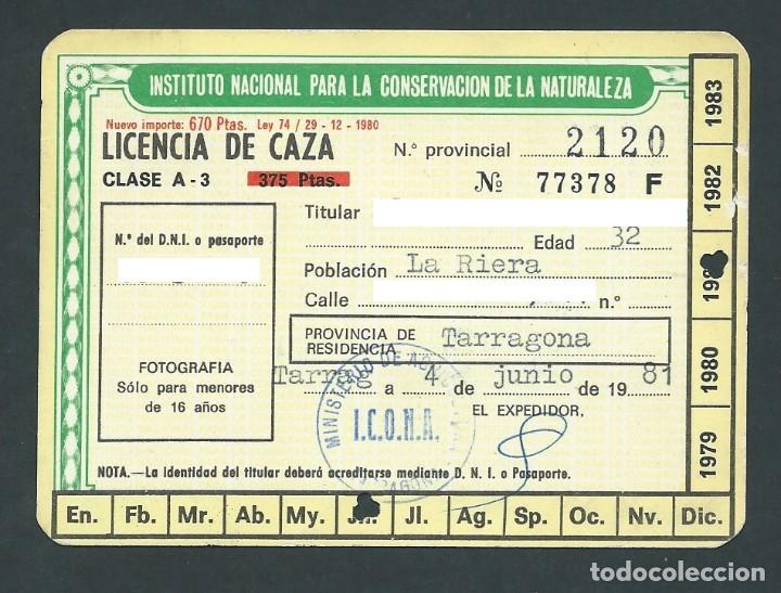 Documents Anciens: carnet licencia de caza a&ntilde;o 1981 clase A 3 con sellos y vi&ntilde;eta recargo de caza