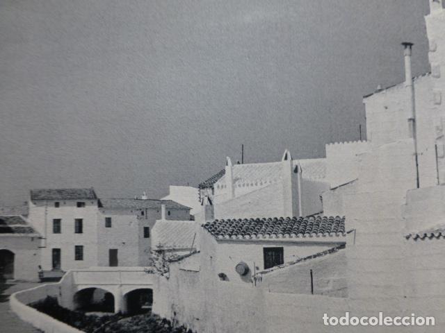 Documenti antichi: MERCADAL MENORCA DETALLE URBANO ANTIGUA LAMINA HUECOGRABADO A&Ntilde;OS 40