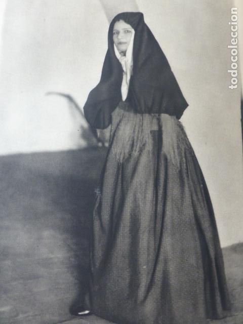 Documenti antichi: PUEBLA DE GUZM&Aacute;N HUELVA MUJER CON TRAJE DE COBIJADA ANTIGUA LAMINA HUECOGRABADO A&Ntilde;OS 40