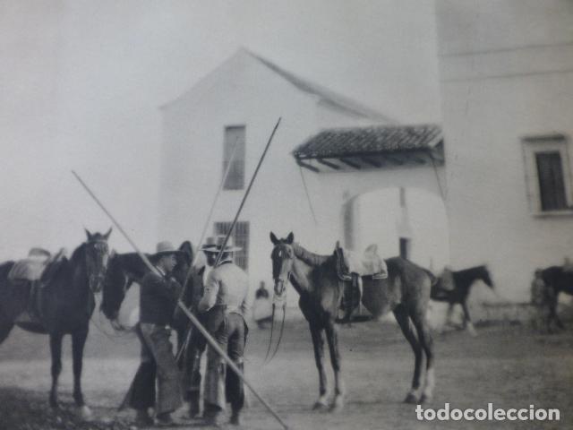 Documents Anciens: SEVILLA UN CORTIJO ANTIGUA LAMINA HUECOGRABADO A&Ntilde;OS 40